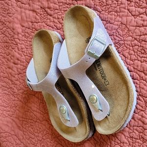 Like new girls' Giseh sandals